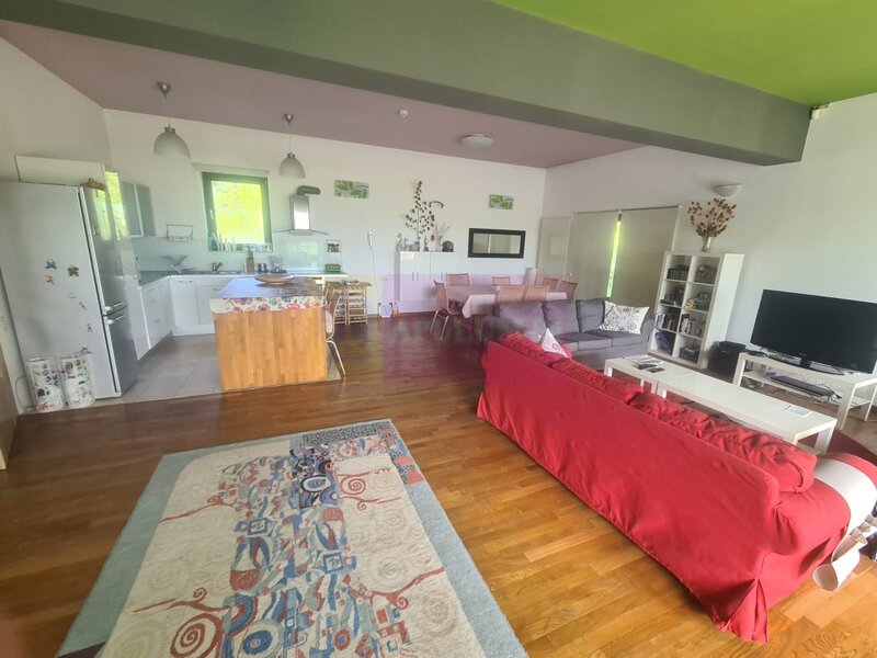 Vila de vanzare cu 6 camere in Cornu (teren 6.600 mp)